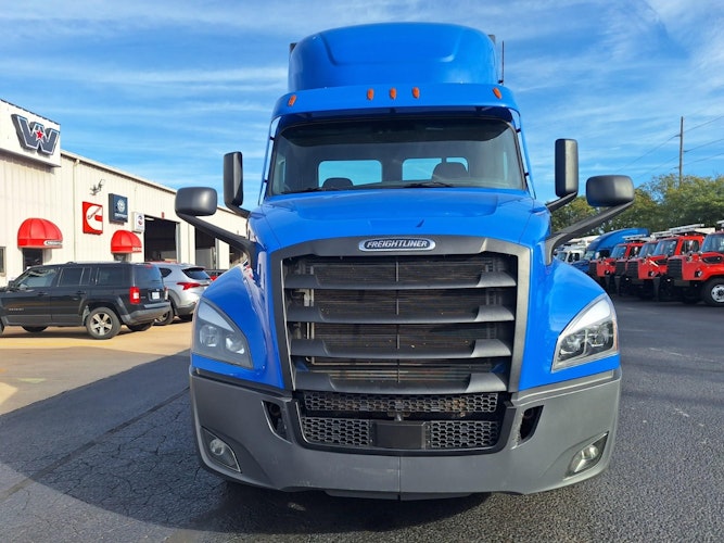 2022 Freightliner Cascadia 126" Day cab photo 2
