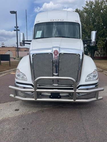 2022 Kenworth T680 photo 2