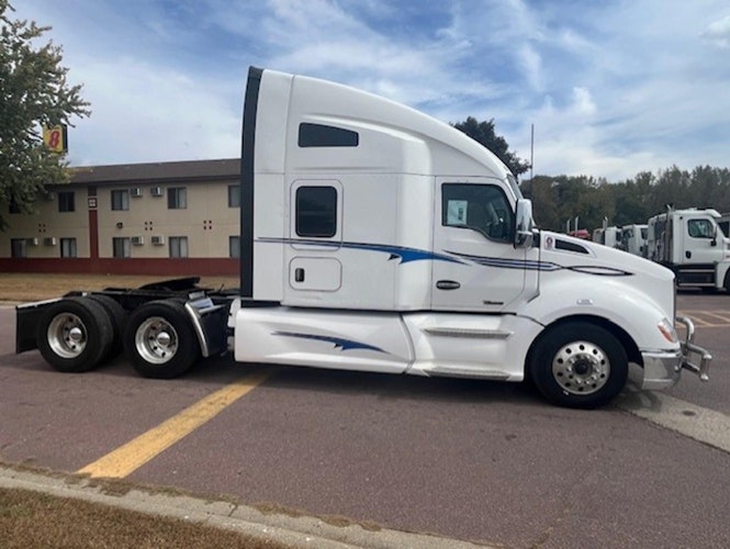 2022 Kenworth T680 photo 4