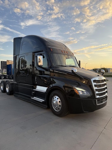 2024 Freightliner Cascadia 126" Sleeper Cab photo 2