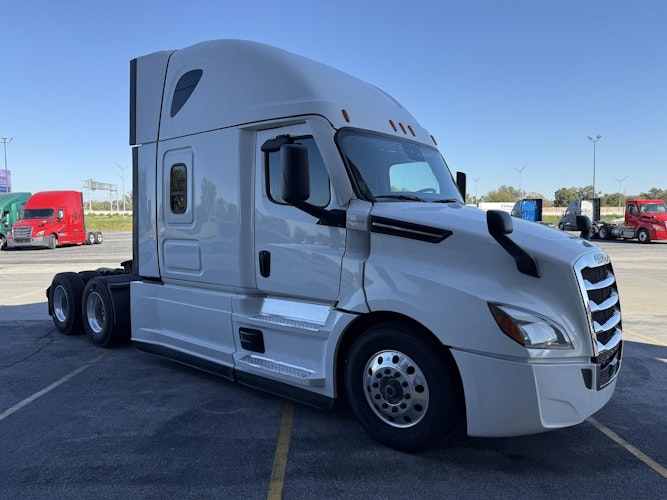 2022 Freightliner Cascadia 126" Sleeper Cab photo 3