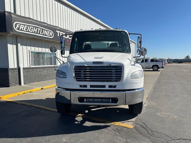 2011 Freightliner M2 106 Medium Duty photo 2