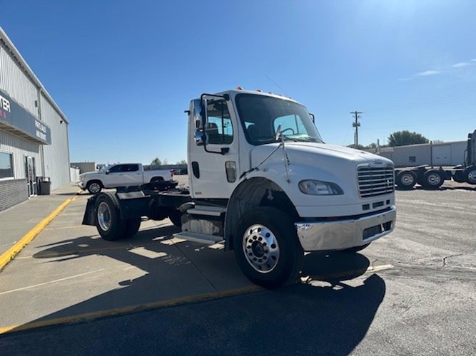 2011 Freightliner M2 106 Medium Duty photo 3