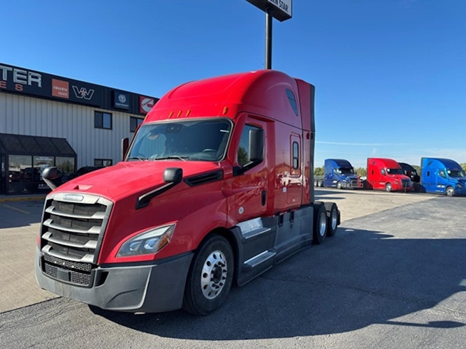 2022 Freightliner Cascadia 126" Sleeper Cab photo 2