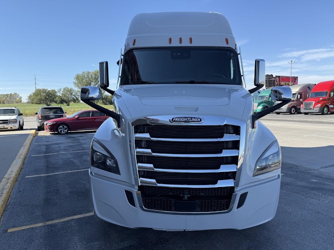 2024 Freightliner Cascadia 126" Sleeper Cab photo 2