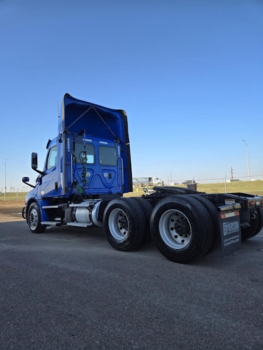 2022 Freightliner Cascadia 126" Day cab photo 3