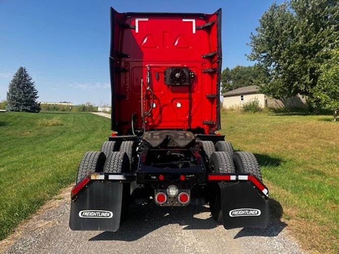 2022 Freightliner Cascadia 126" Sleeper Cab photo 4