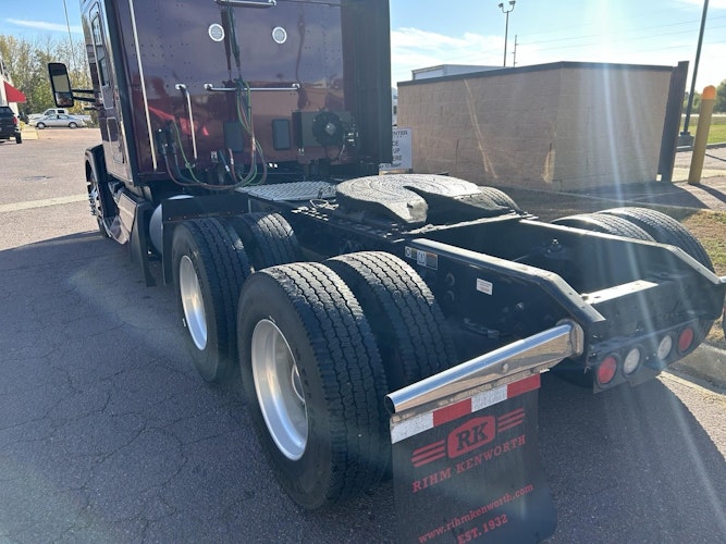 2023 Kenworth T680 photo 3