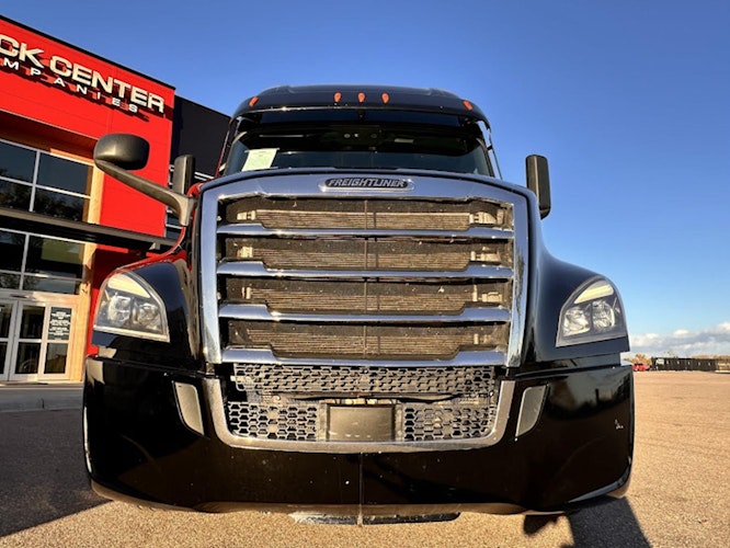 2022 Freightliner Cascadia 126" Sleeper Cab photo 4