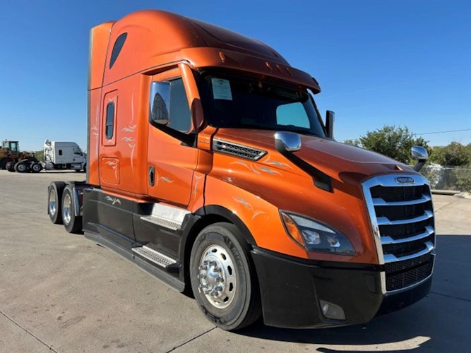 2022 Freightliner Cascadia 126" Sleeper Cab photo 2
