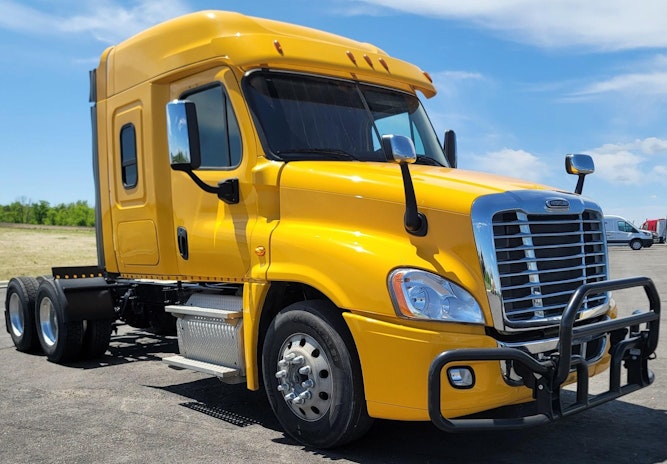 2017 Freightliner Cascadia 125" Sleeper Cab photo 3
