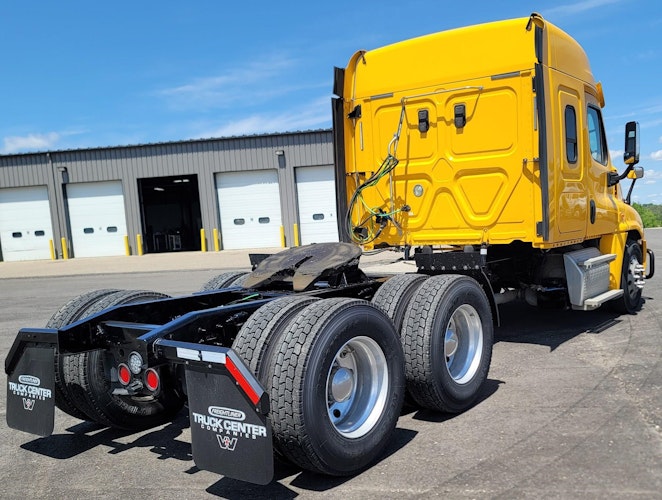 2017 Freightliner Cascadia 125" Sleeper Cab photo 4