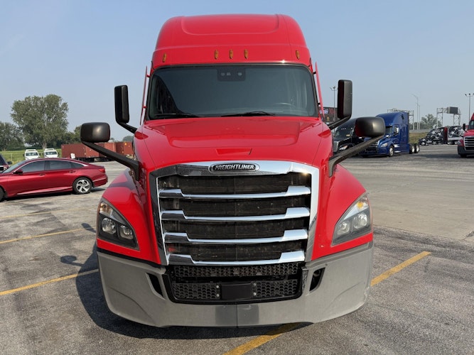 2021 Freightliner Cascadia 126" Sleeper Cab photo 2