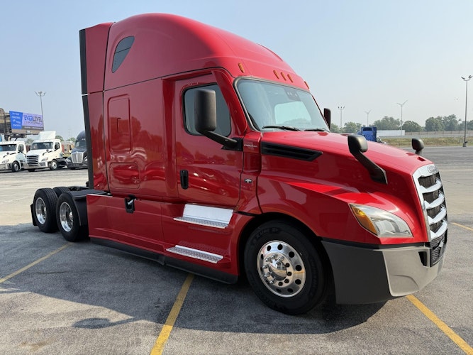 2021 Freightliner Cascadia 126" Sleeper Cab photo 3
