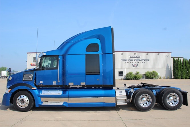 2021 Western Star 5700 Sleeper photo 2