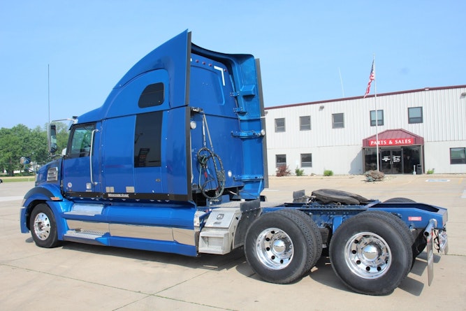 2021 Western Star 5700 Sleeper photo 3