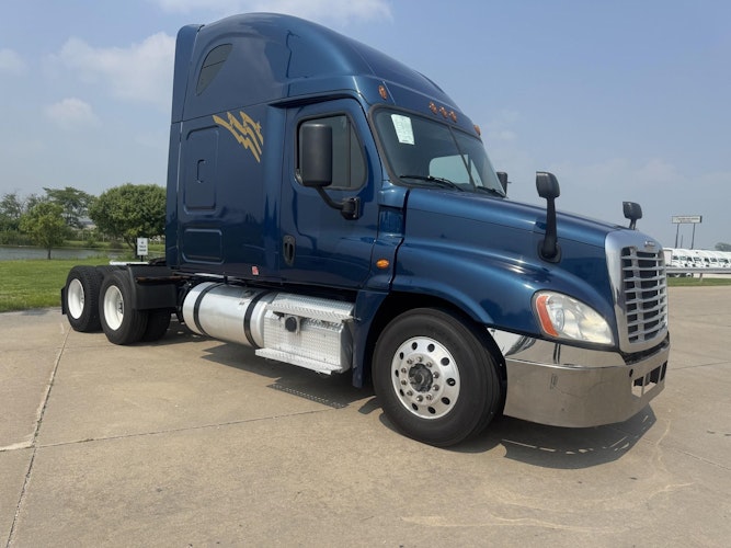 2020 Freightliner Cascadia 125" Sleeper Cab photo 3