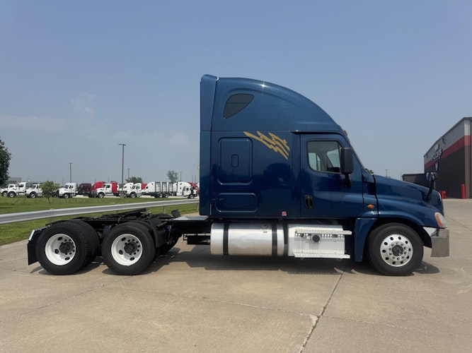 2020 Freightliner Cascadia 125" Sleeper Cab photo 4