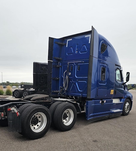 2021 Freightliner Cascadia 126" Sleeper Cab photo 4