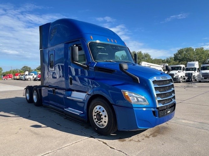 2021 Freightliner Cascadia 126" Sleeper Cab photo 2