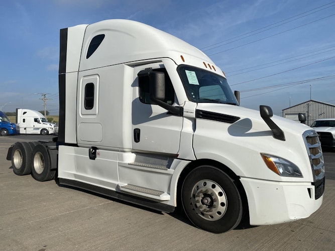 2021 Freightliner Cascadia 126" Sleeper Cab photo 3