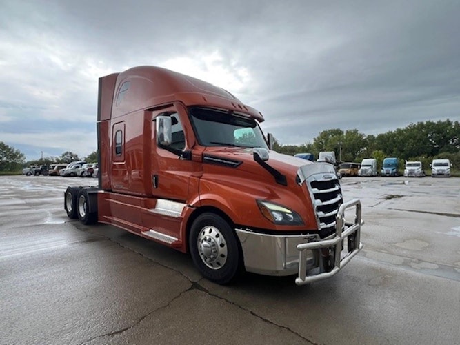2022 Freightliner Cascadia 126" Sleeper Cab photo 2