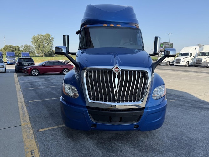 2021 International LT625 LT photo 2