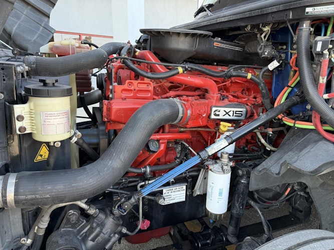 2021 International LT625 LT photo 4