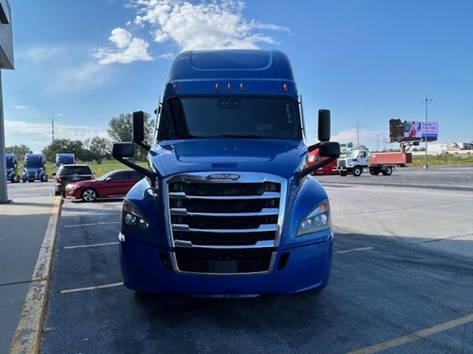 2021 Freightliner Cascadia 126" Sleeper Cab photo 3