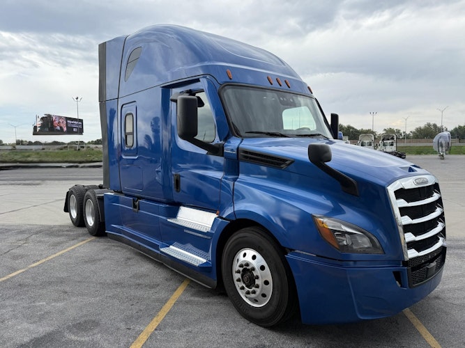 2021 Freightliner Cascadia 126" Sleeper Cab photo 3
