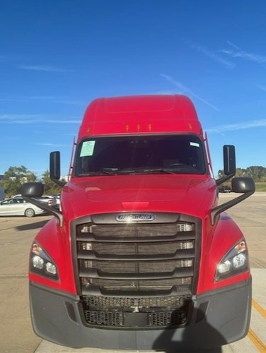 2022 Freightliner Cascadia 126" Sleeper Cab photo 4