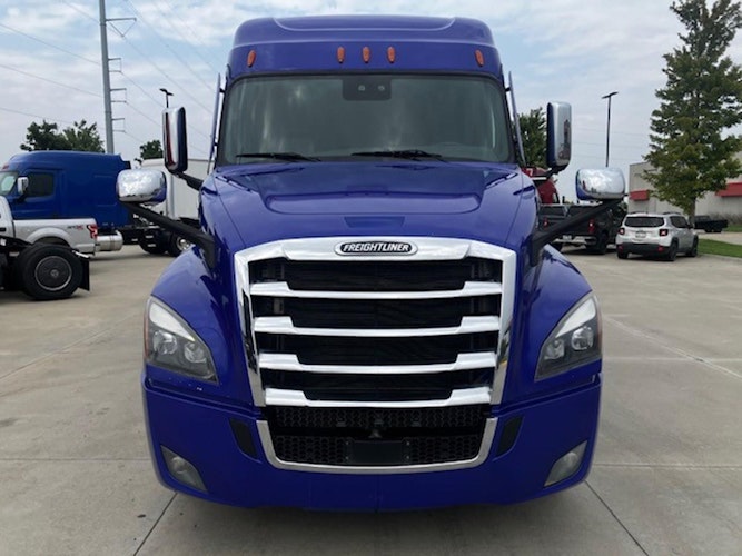 2021 Freightliner Cascadia 126" Sleeper Cab photo 3
