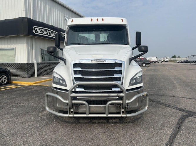 2023 Freightliner Cascadia 126" Day cab photo 4