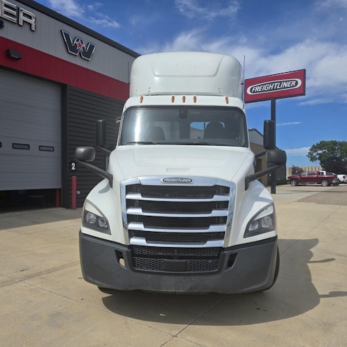 2020 Freightliner Cascadia 126" Day cab photo 3