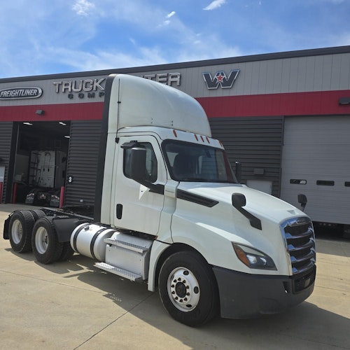 2020 Freightliner Cascadia 126" Day cab photo 4