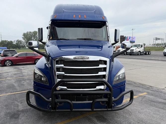 2023 Freightliner Cascadia 126" Sleeper Cab photo 2