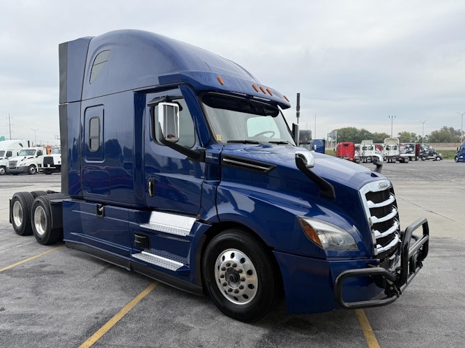 2023 Freightliner Cascadia 126" Sleeper Cab photo 3