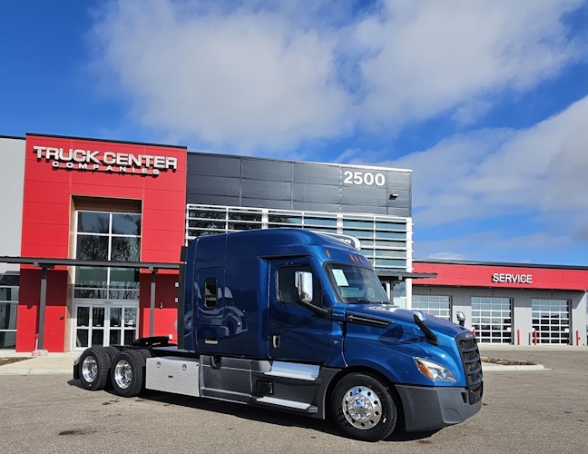 2022 Freightliner Cascadia 126" Sleeper Cab photo 3