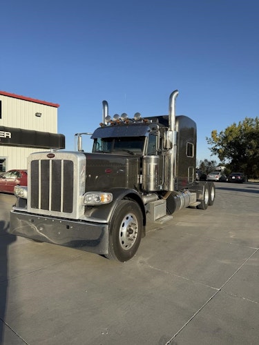 2022 Peterbilt 389 photo 4