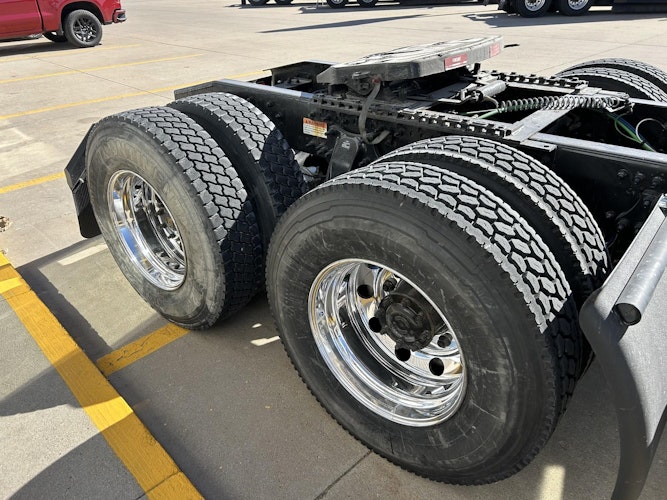 2018 Freightliner Cascadia 126" Day cab photo 3