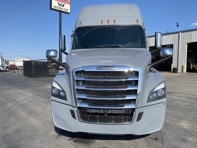 2024 Freightliner Cascadia 126" Sleeper Cab photo 2