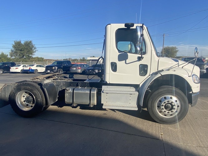 2021 Freightliner M2 106 Medium Duty photo 4