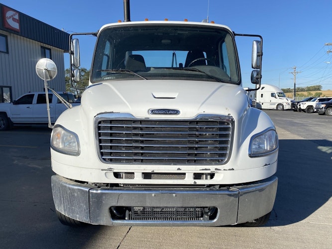 2021 Freightliner M2 106 Medium Duty photo 2