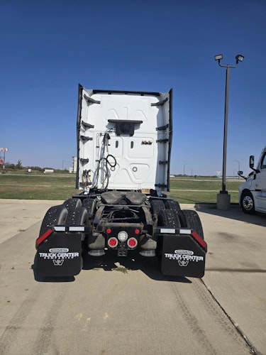 2020 Freightliner Cascadia 126" Sleeper Cab photo 4