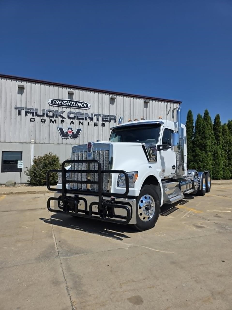 2024 Kenworth W990