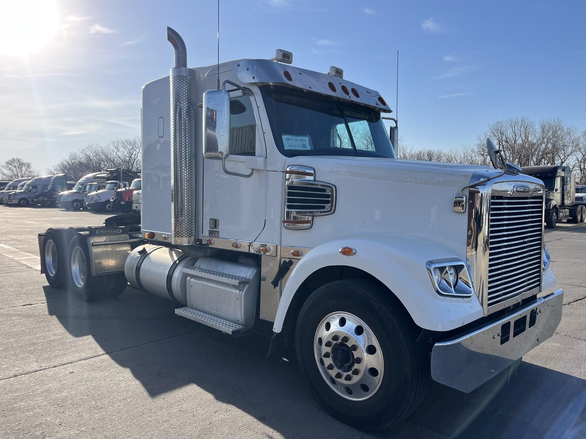 2022 Freightliner 122SD — photo 2