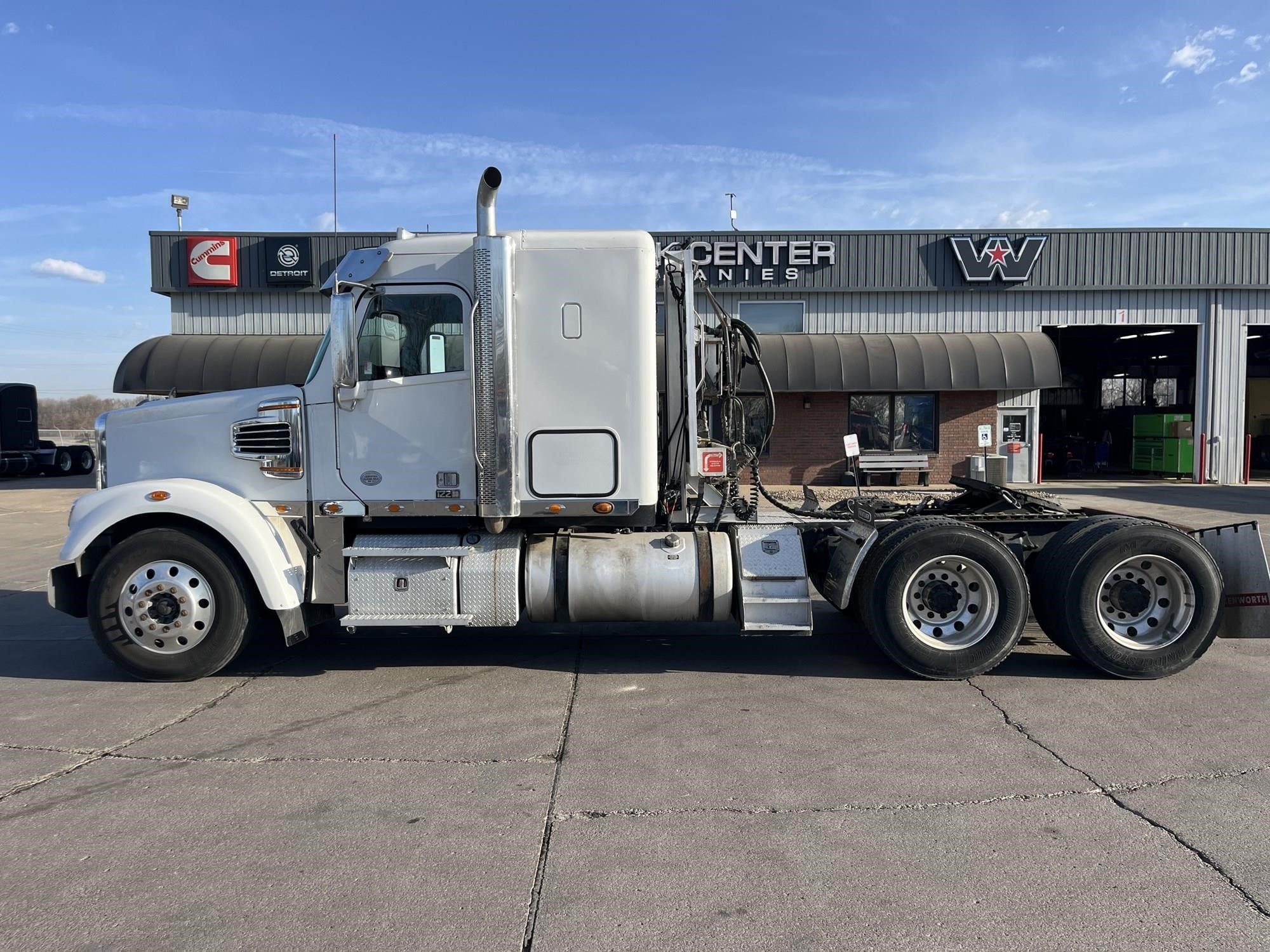 2022 Freightliner 122SD — photo 5