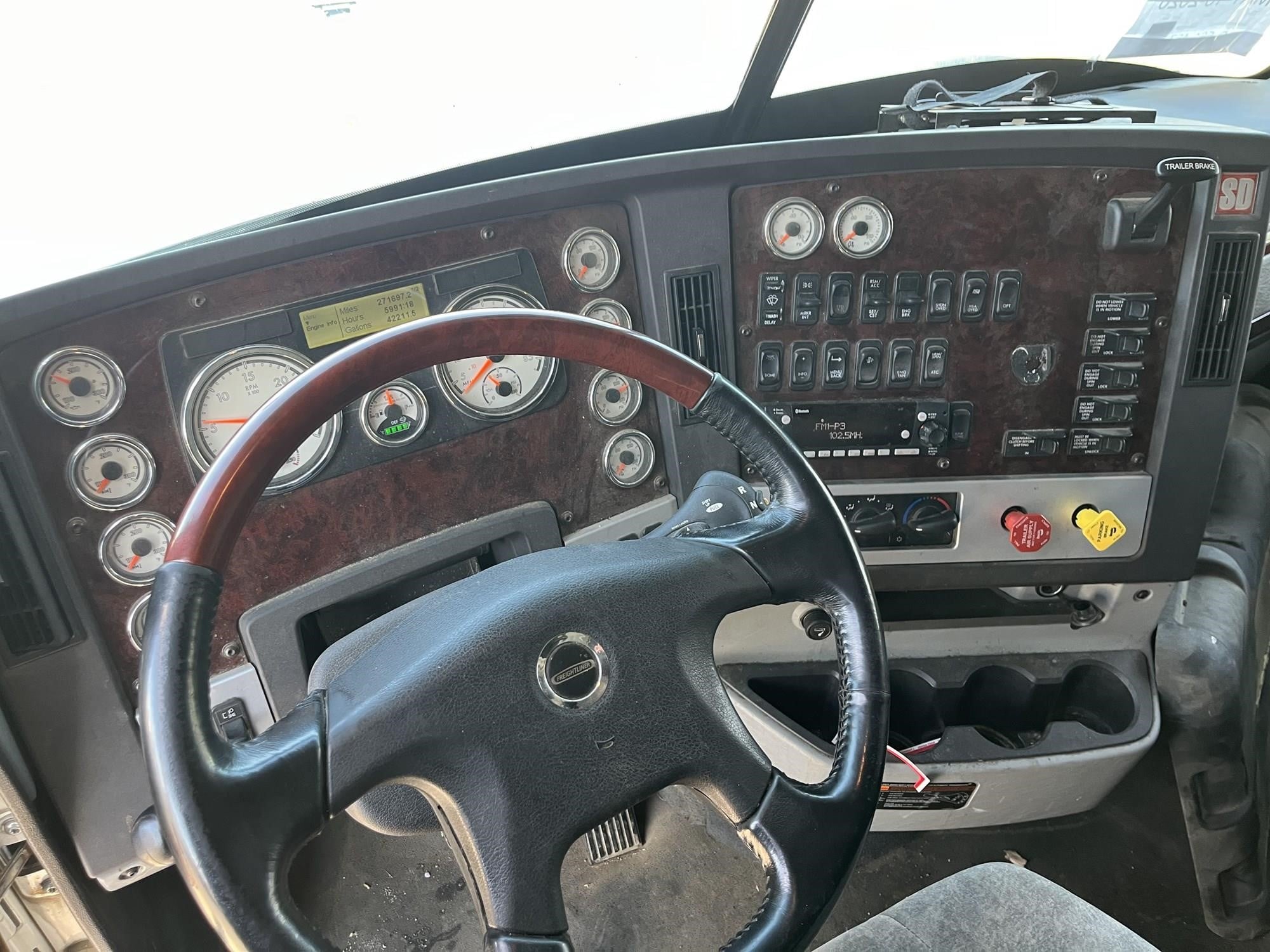 2022 Freightliner 122SD — photo 8