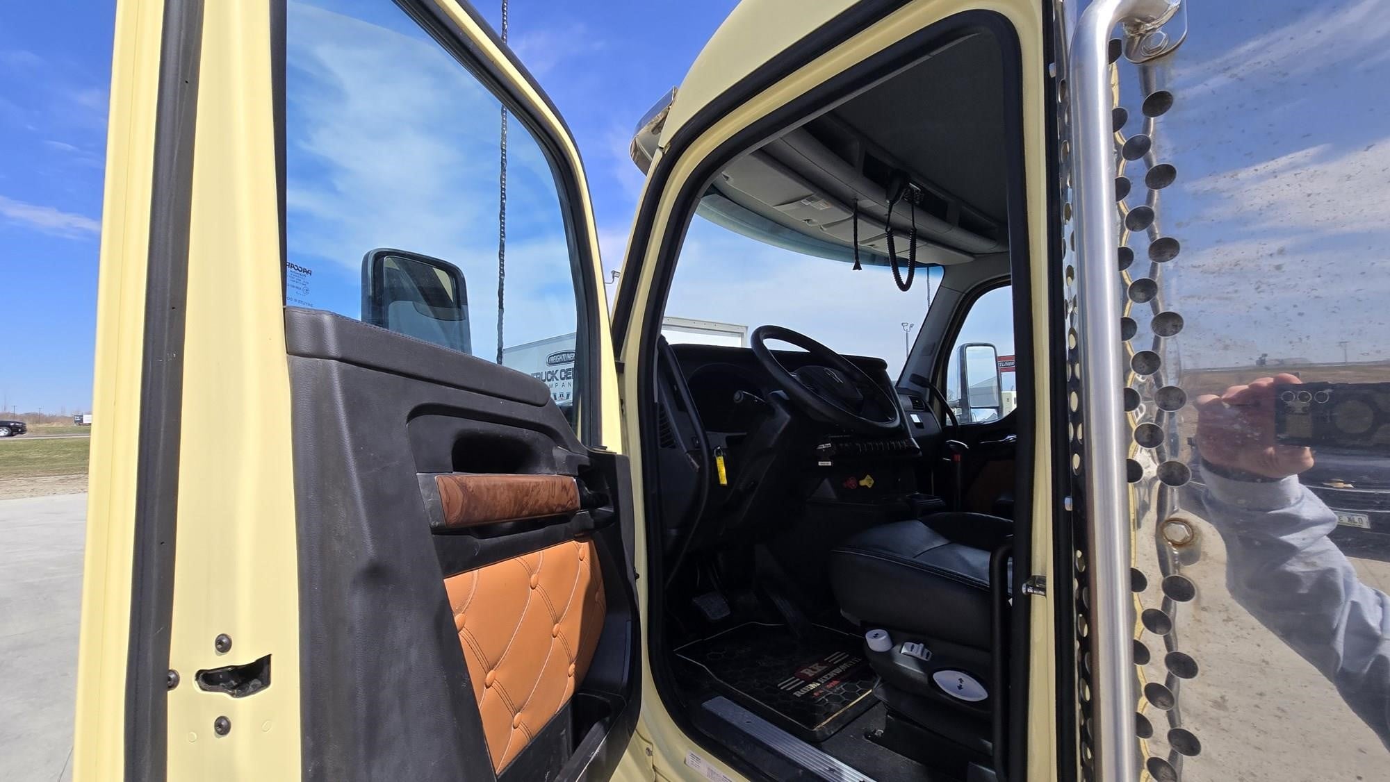 2024 Kenworth W990 — photo 8