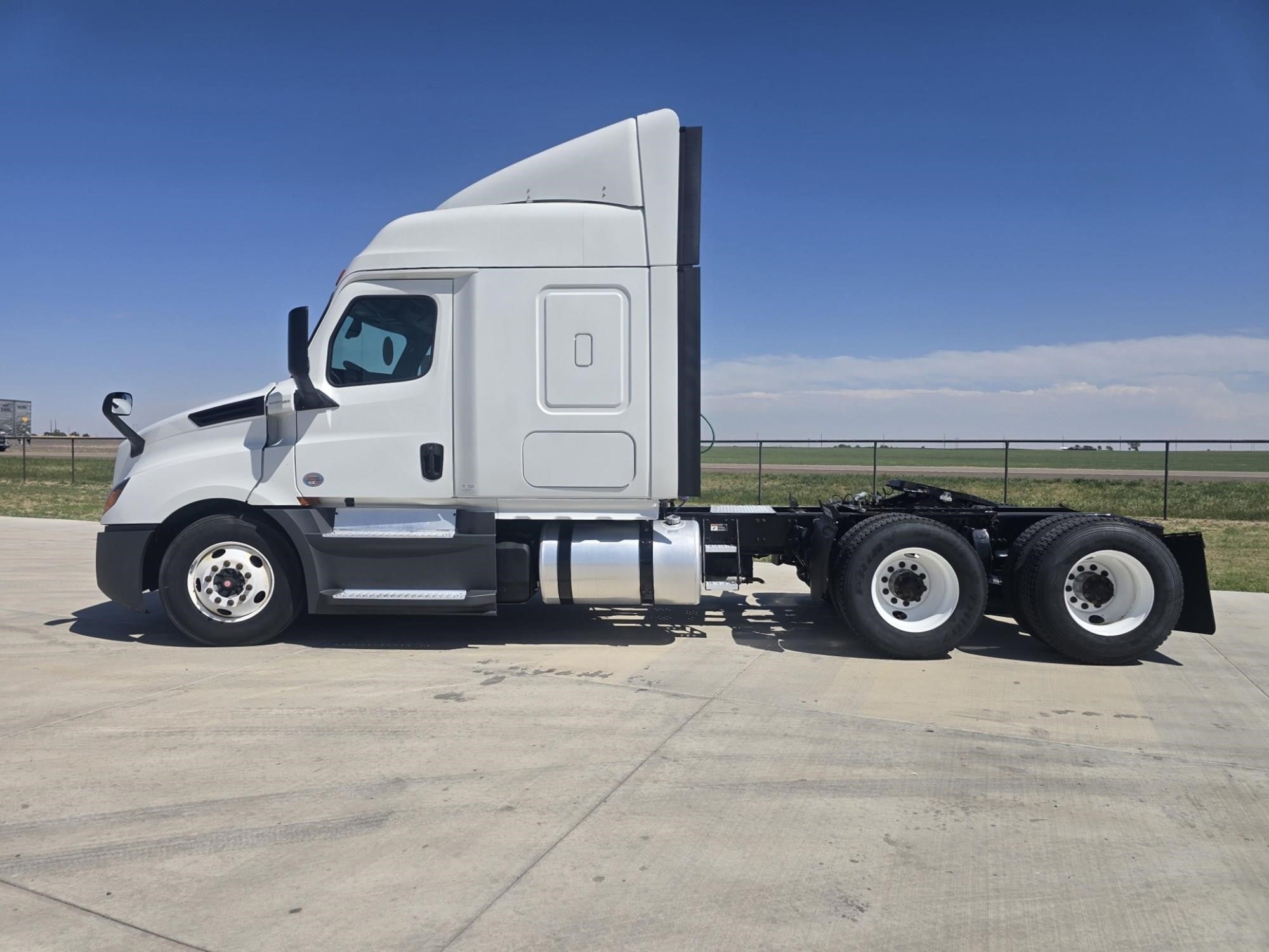2019 Freightliner Cascadia — photo 2